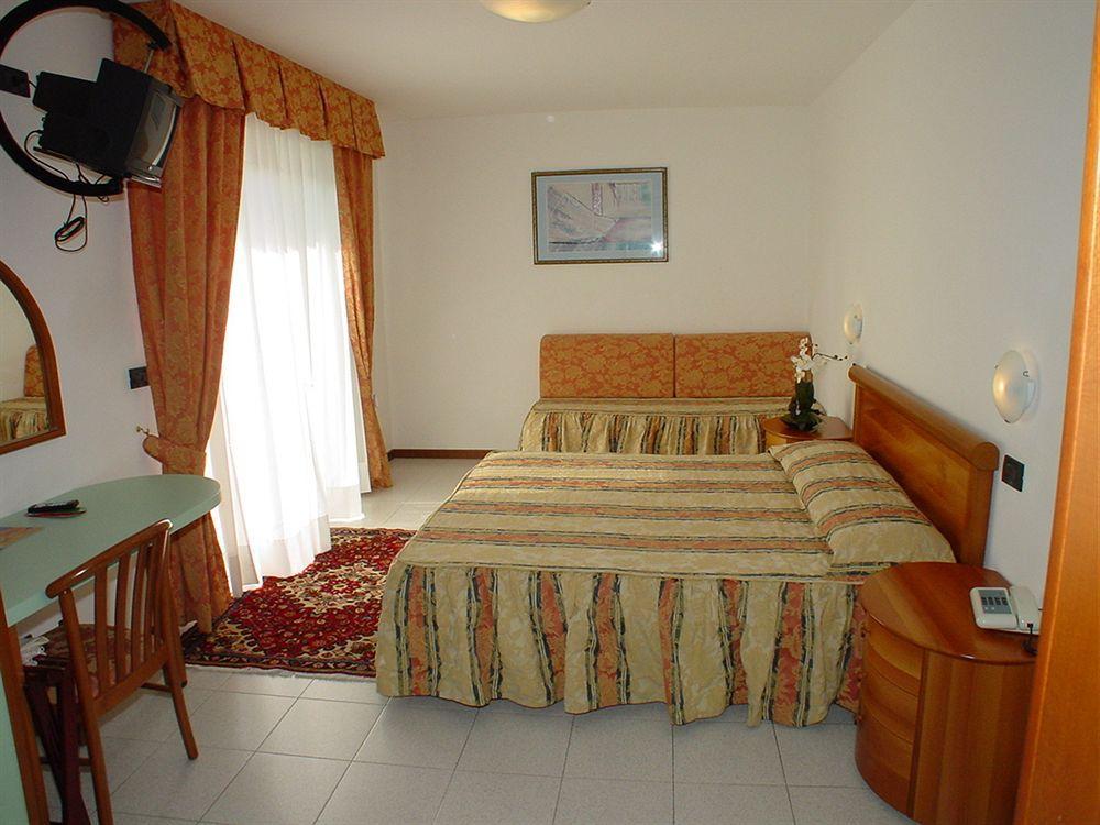 Hotel La Pigna Lignano Sabbiadoro Extérieur photo
